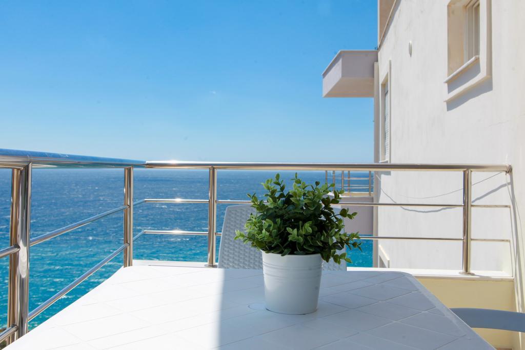 Blue Sea Apartments Саранда Экстерьер фото